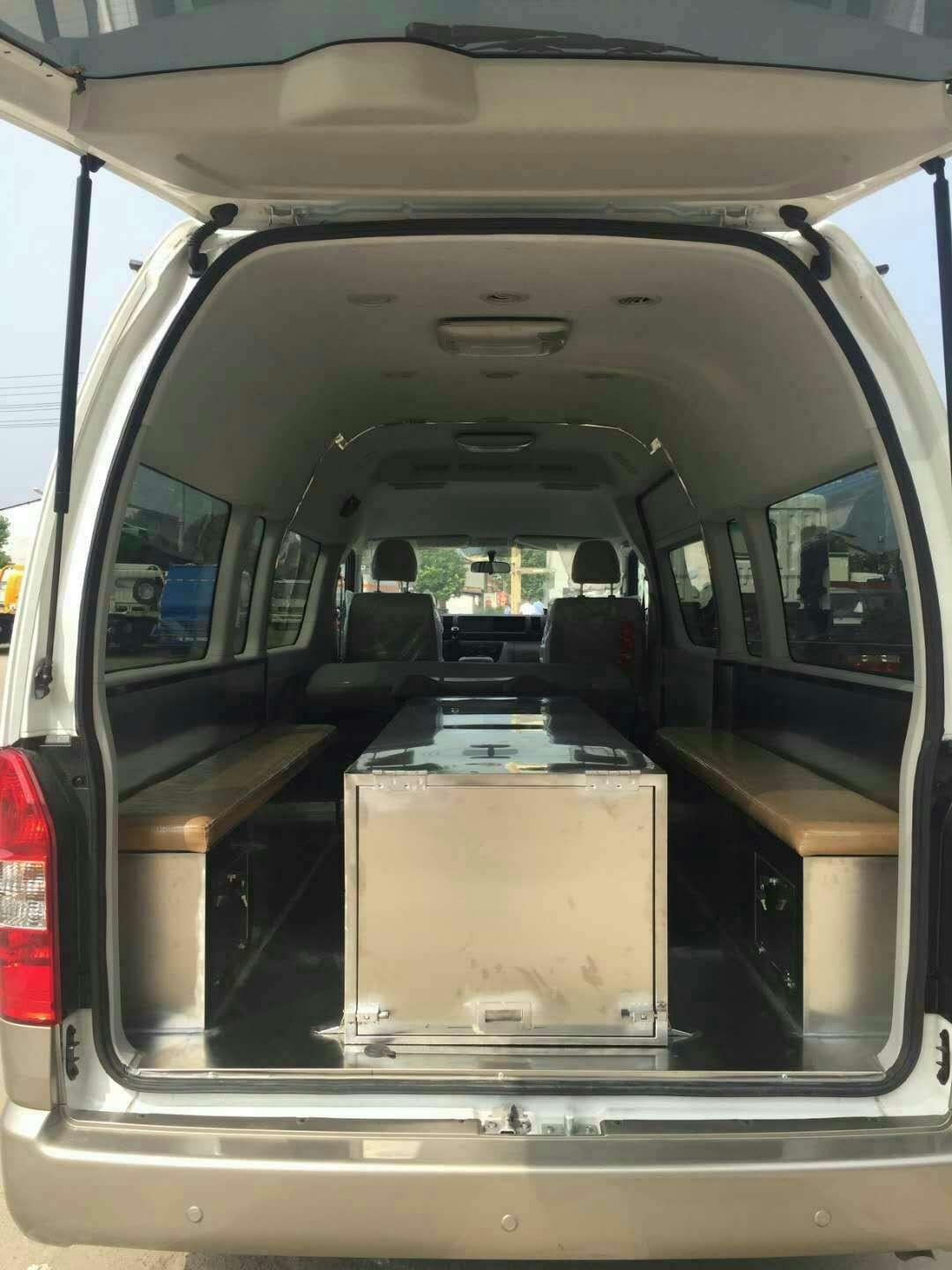 遗体运输车